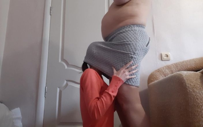 Lesbian-illusion: Lízám kundičku své těhotné sousedky, zatímco její manžel jde do...