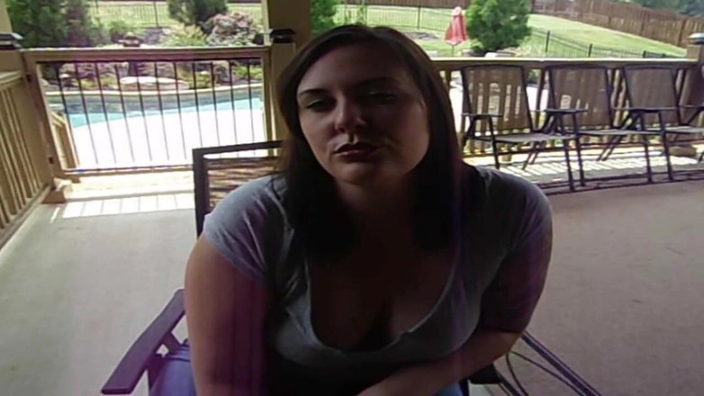 Sexy Amateurz: BBW brunette shows her pretty lips