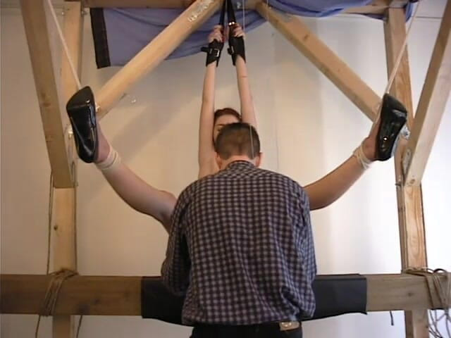 Hogtied by Kink: Ivy Tvrdě svázaná a roztažená v našem žaláři