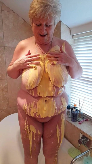 Uk Joolz: Custard boobies