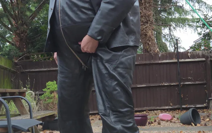 Leatherman63: Early Morning Leather