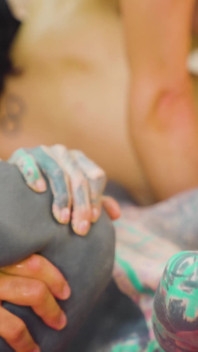 Madness orgia tatuata - enorme penetrazione anale, gape e sovraccarico di sborra
