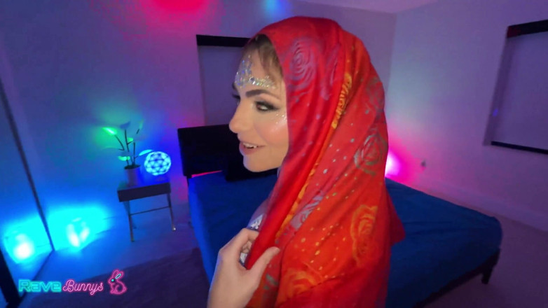 Rave Bunnys: nanhi riya ki tekno paid chudaee paarti!