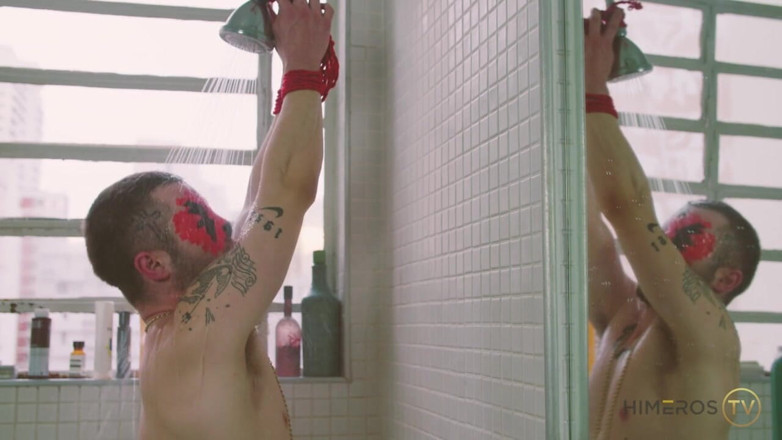 Himeros.tv: Vòi hoa sen lập dị với chàng trai may mắn