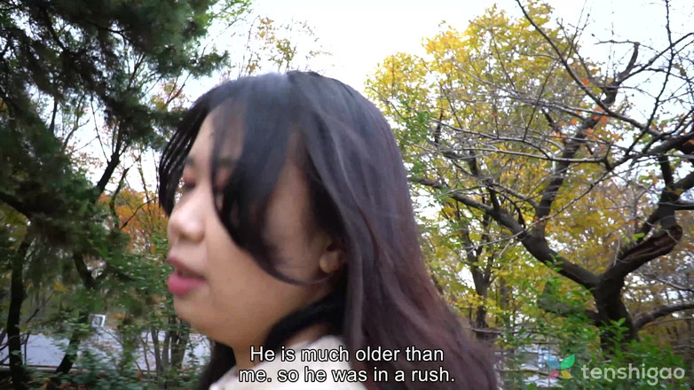 Tenshigao: Kaori Sakuraba je podvádějící manželka v Tokiu Hledá venkovní sex