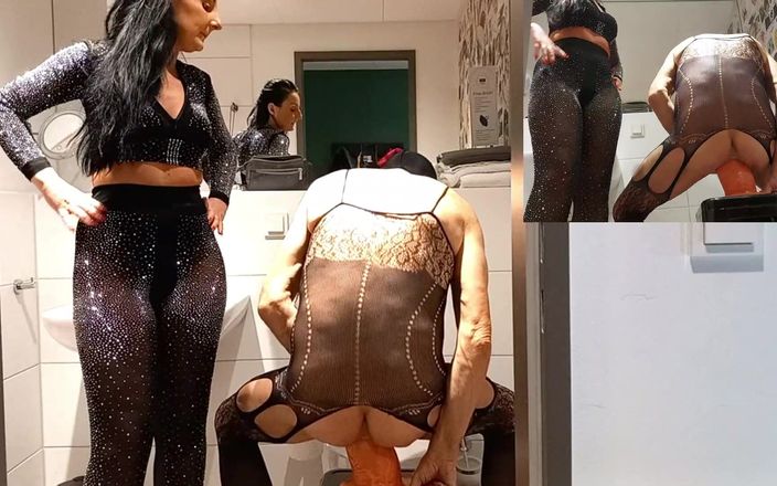 Mistress Luciana di Domizio: Scopa il tuo buco del culo con il mega cazzo