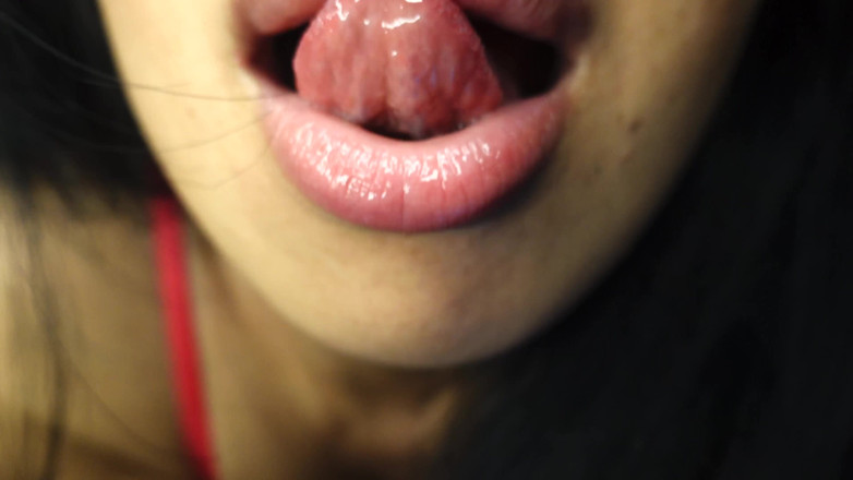 Asmr_mouth: Regardez ce que ce micro me fait faire