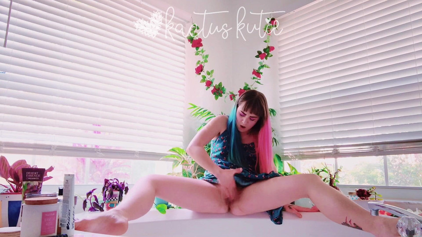 Pissing My Panties and Pleasuring Myself (Kactus kutie) Pissing My Panties and Pleasuring Myself (Kactus kutie)
