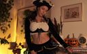 Effy Loweell studio: Effy vestida como una pirata sexy modela su cuerpo perfecto...