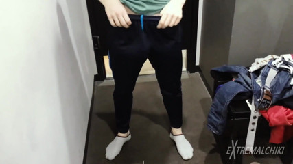 Extremalchiki: Fitting room twink fun
