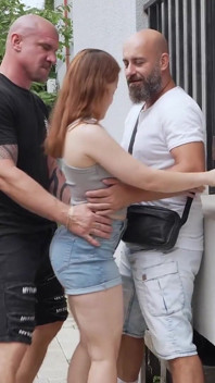 Doble Penetración Anal De Enano Con Curvas Por Dos Pollas Enormes