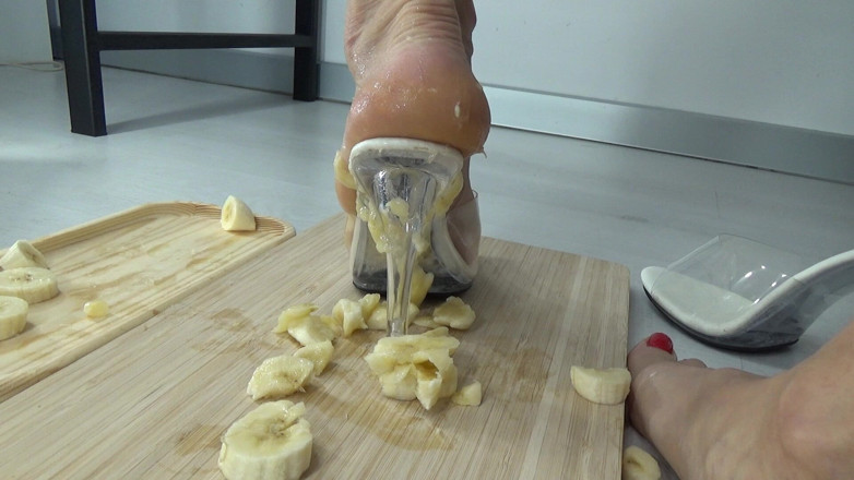AnnaBUST: I Crush Bananas with My High Heels