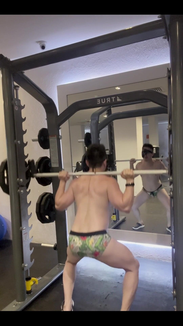 barenakedboy: Sentadillas en el gimnasio