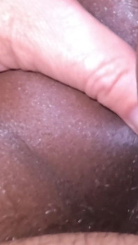 Memek sempit tante semok kulit hitam ini dicrot sperma hangat!