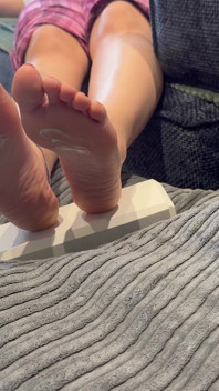 Footjob foot massage chân dangle bắn tinh lớn
