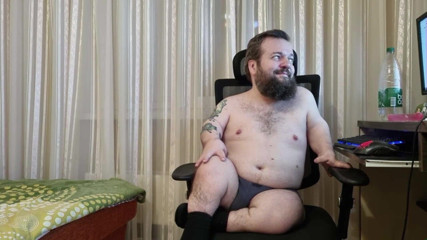 MiniCorgi: Trpaslík v kalhotkách se ukazuje