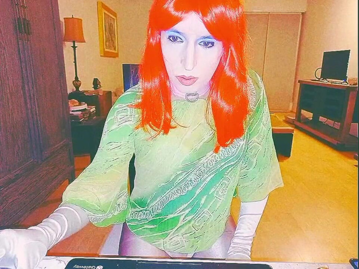 Tammy sissy slave: Tammysissy masturbiert und spielt mit ihrem Urin