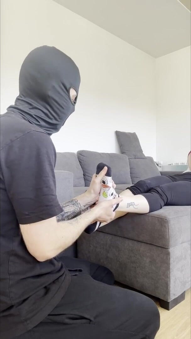HoneyXScream: Back From the Gym, He Worships My Sweaty Feet