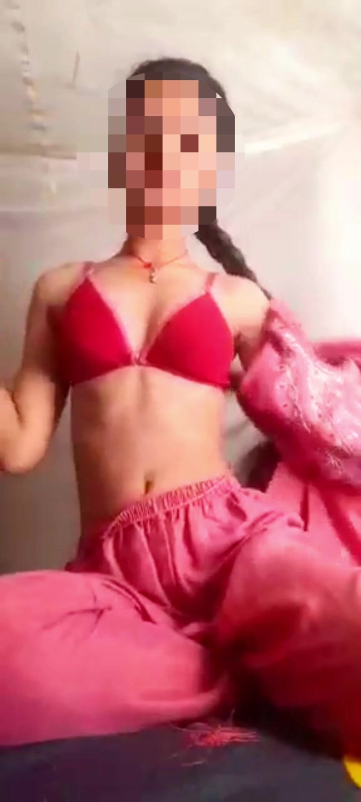 SanskariGirl1: Мастурбирую во время видеозвонка с бойфрендом