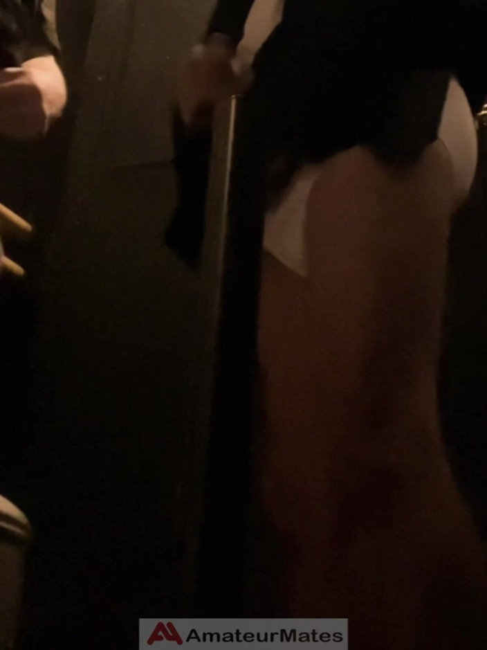 AmateurMates: Jules Berada Di Kelab Dan Disuruh Kembar Comel Ini Untuk...