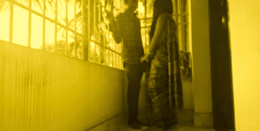 Teensex: Saya pergi ke rumah bhabhi panas semasa bercuti hujan dan...