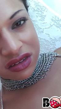 Seksi sinstar havuz kenarında amını dildoyla sikiyor