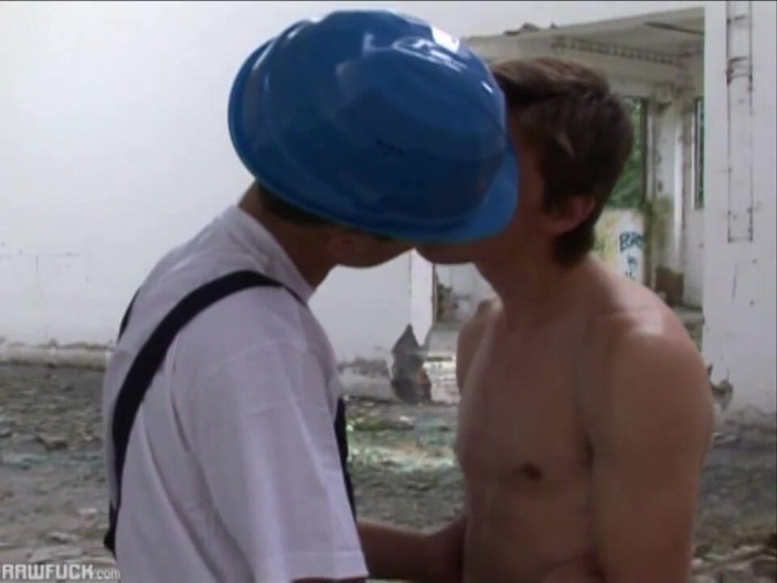 Raw Fuck: Blue eyed cocksucker jumped on dong