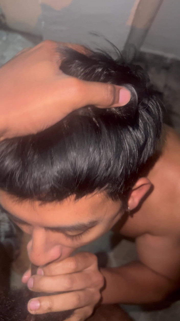 Robtinyx boy: Velký penis mě nutí kouřit