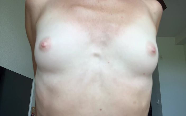 Elaina Button: 弹跳的胸部 10 分钟天然奶子乳房抖动 第一人称视角