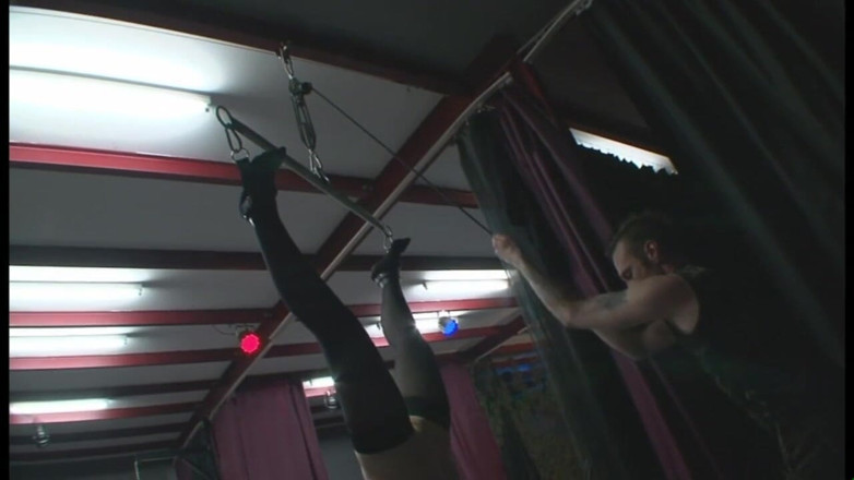 Absolute BDSM films - The original: Rumhängender schwanz lutschen, demütigen