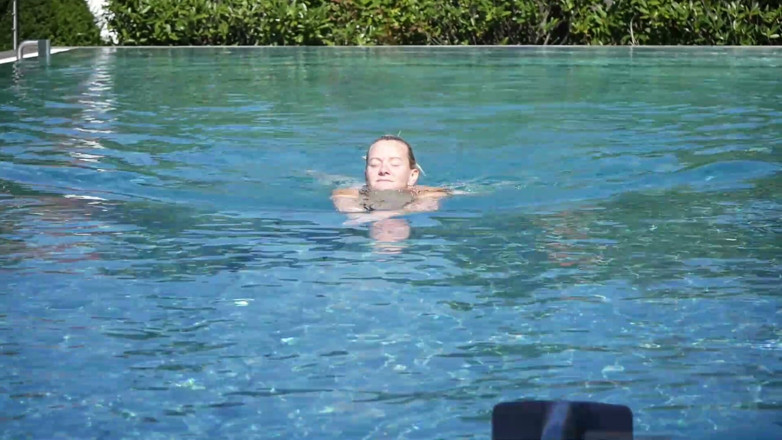 steffigeil: J’ai nagé un peu dans la piscine et j’ai joué...