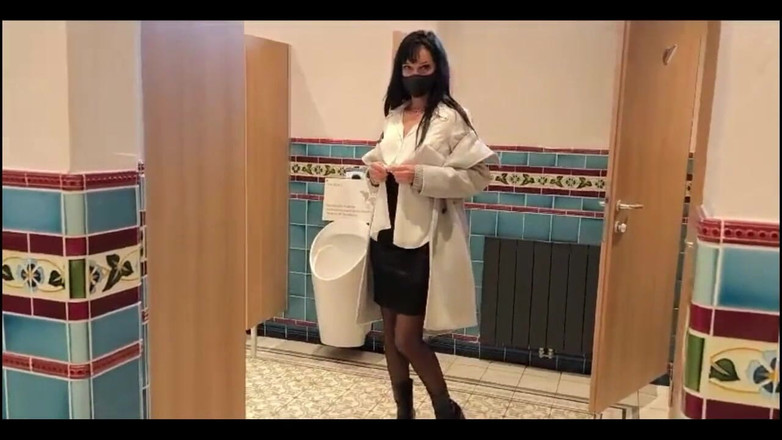 Miss Lilith devil: Úžasné auto, úžasná žena,