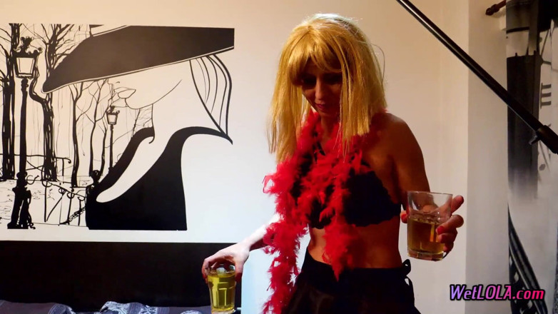 Wet Lola: Desperate girl pee in a glass