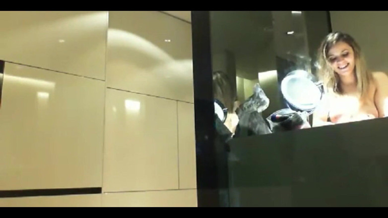 Sexydea: Dea Squirtet und dusche in Berlin