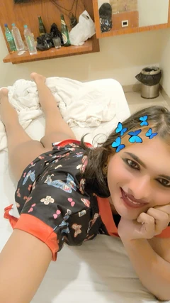 Zoya shezadi kendimi ve eğlencemi göstermek için yatak odamda