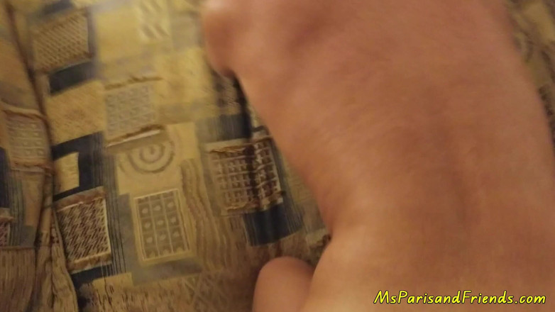 Ms Paris and Friends: 舔她的阴户，狠狠地操她并射遍她的菊花