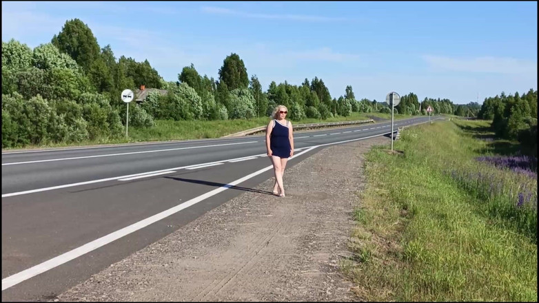 RedRoseRus: Dropping My Panties on the Road