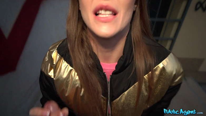 Public Agent: Agent public - studenta sexy Sybil și sexperimentul