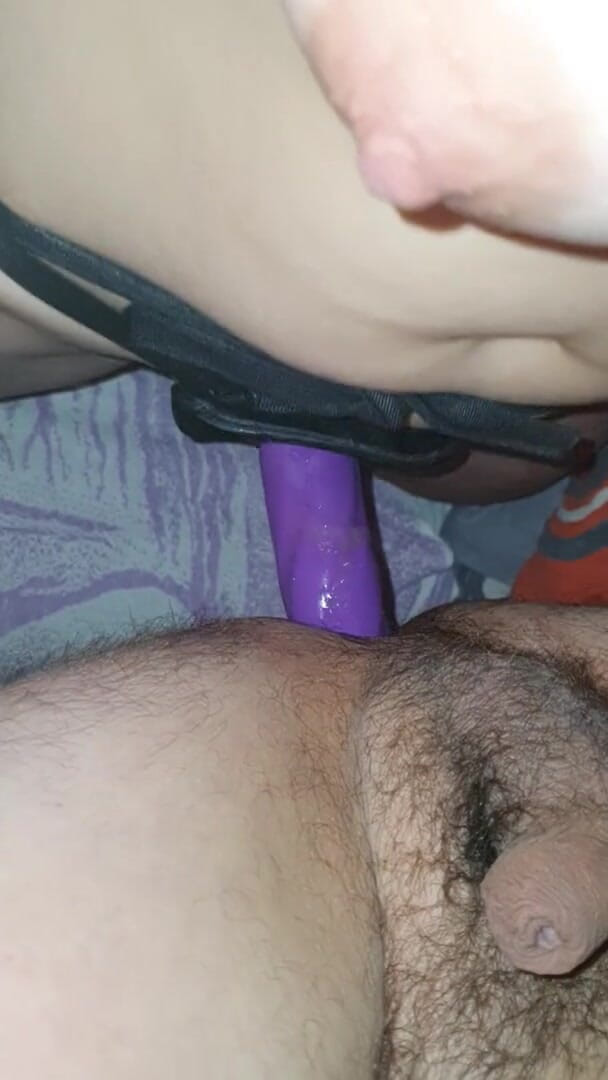 Skowirowi: 彼のアナルを犯す