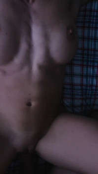 MILF macecha si hraje s robertkem a chce sexy mrdku nevlastního syna