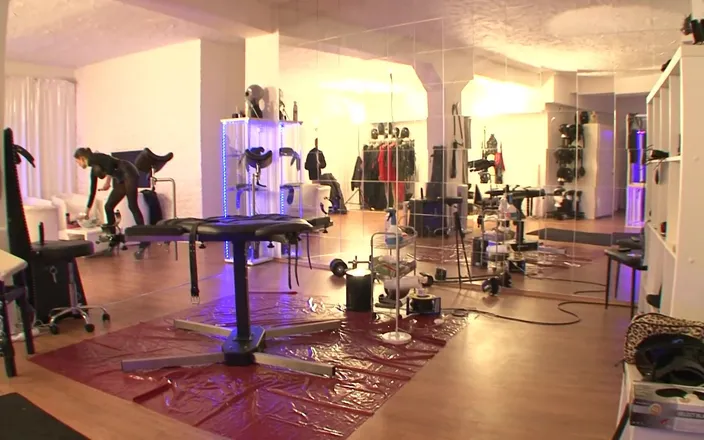 German BDSM MMV: BDSM Whipping