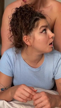 Üvey babam yüze boşalmadan sonra bile beni sikmeye devam etti