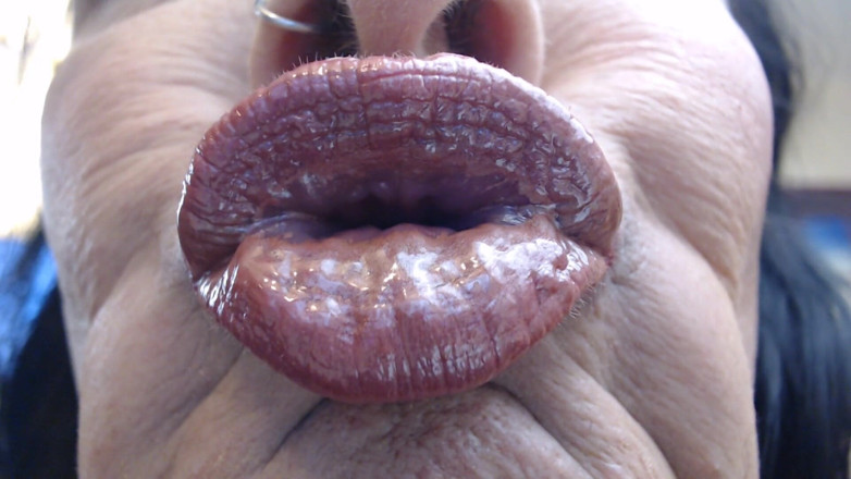 Abby Anna: Wand gold gloss, super pucker in nahaufnahme