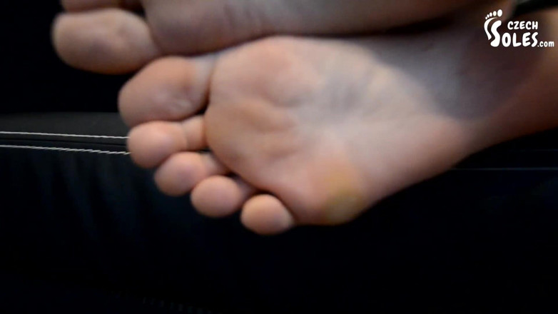 Czech Soles - foot fetish content: Pego em meias de academia cheirando