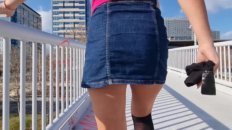 TheloveStory: Zlobivá teenagerka touží být viděna venku