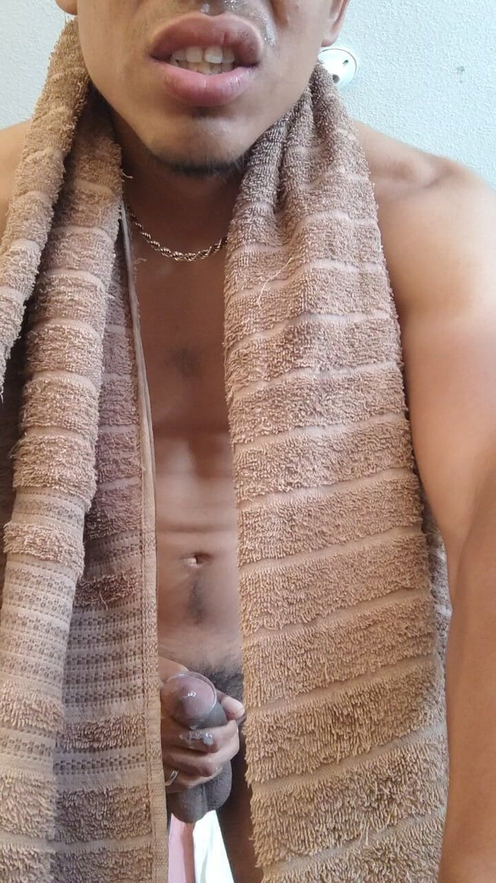 AlexAlejandro13: Saliendo del baño
