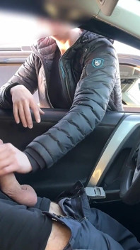 駐車場:彼女は私の硬いコックが露出した大きなペニスを見るために停止することはできません