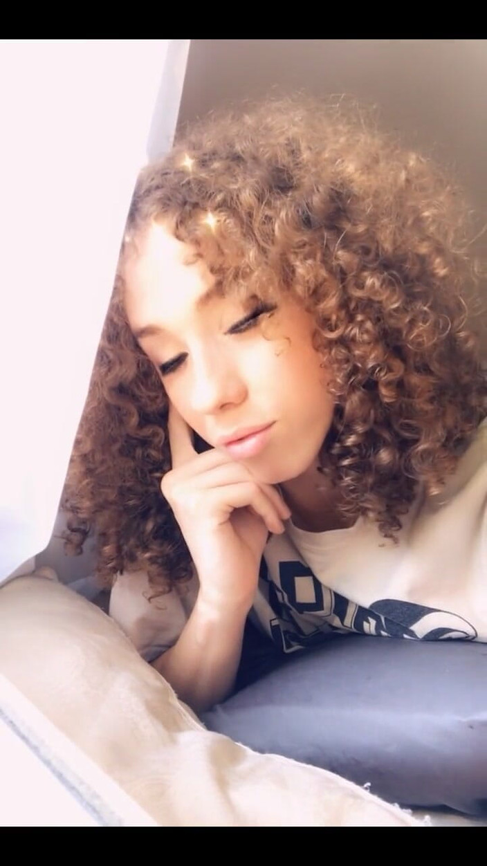 Tia Tizzianni Productions: Lily Demure: Você vai gozar e me foder?