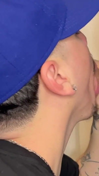 Gloryhole - Hermano Homie Chupa Gran Polla Sin Cortar En El Gloryhole