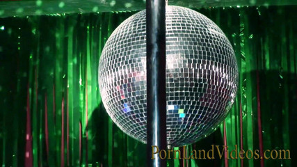 Pornland videos: セクシーな金髪とのグループ性積で滑りのビリヤード台
